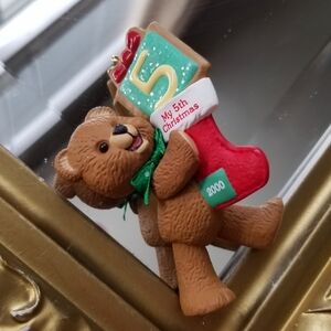 ❗Hallmark 2000 Keepsake "Child's Fifth Christmas" Teddy Bear Present Ornament❗